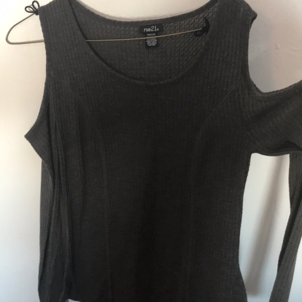 Cold shoulder long sleeve